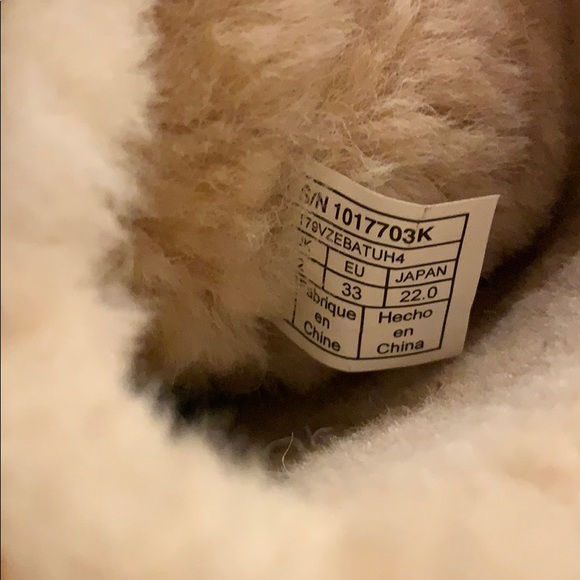 UGGS - Picture 6 of 7
